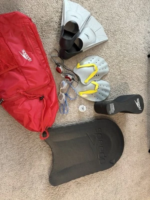 Speedo Swim Training BDL- Bag, Fins, Goggles, Kickboard, Pull Buoy & Paddles - Image 1 of 4