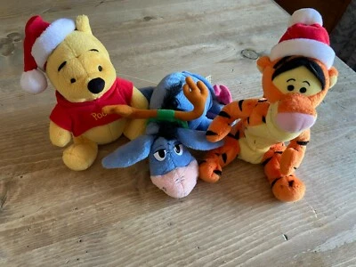 Peluche de colección Mattel Disney Holiday Pooh Bear Tigger and Eeyore 6-8" Foto 1 de 4