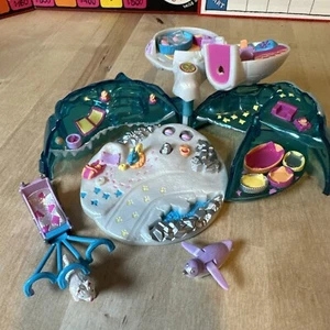 Set da gioco vintage Polly Pocket Igloo con pinguino, husky e slitta, Mattel 2000 - Foto 1 di 13