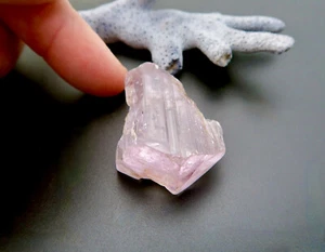 SELTENES ROSA KUNZIT TERMINIERTES KRISTALL MINERAL EXEMPLAR AFGHANISTAN 138,80 cts - Bild 1 von 15