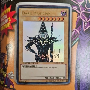 SHONEN JUMP MAGAZINE 100th ISSUE WITH YU-GI-OH DARK MAGICIAN CARD INSIDE NRMT !! - Picture 1 of 22