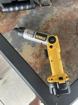 Destornillador accionado por tornillo Dealt. Usado Foto 1 de 4