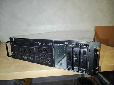 Servergehäuse Server 19 Zoll ATX mit Intel Xeon X3330 Intel Serverboard S3200SH - Bild 1 von 4