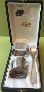 COFFRET NAISSANCE BEBE METAL ARGENTE COQUETIER,ROND SERVIETTE,CUILLER CHRISTOFLE - Picture 1 of 10