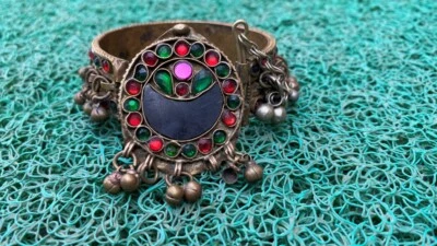 Brazalete brazalete brazalete brazalete antiguo de piedra islámico de latón joyería tribal  Foto 1 de 4