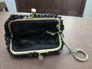 PORTAMONETE VINTAGE PORTACHIAVI NERO CUCITO A MANO PERLINE E PAILLETTES HONG KONG - Foto 1 di 5