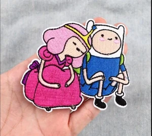 Parche bordado de hierro de dibujos animados de princesa chicle y finlandés Hora de Aventuras - Imagen 1 de 3
