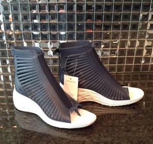 nike wedge sandals