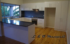 KITCHEN with polyurethane high gloss door and Black Galaxy Natural stone bench - Picture 1 of 9