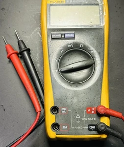 Multimetro digitale Fluke 21 III con cavi di prova - Foto 1 di 12