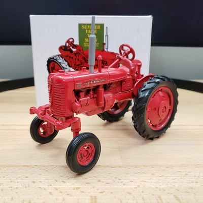 Ertl McCormick Farmall 100 High Clear Tractor Summer Toy Show 1993 Diecast 1:16 - Image 1 of 4