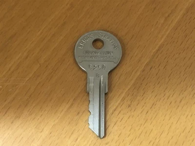 VINTAGE BRIGGS AND STRATTON KEY MARKED C250 B - Image 1 of 4