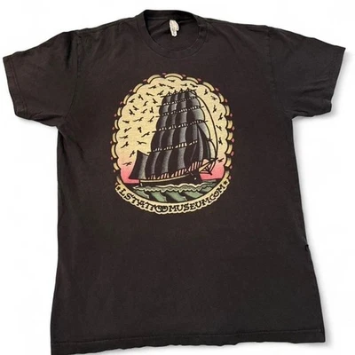 Camiseta unisex Lucky Supply talla mediana tradicional tatuaje museo clip envío Foto 1 de 4