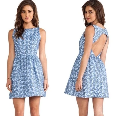 Nuevo sin etiquetas Mini Vestido Alice + Olivia Lillyanne Falda Abullonada en Azul Talla 2 Precio de venta sugerido por el fabricante $368 Foto 1 de 4