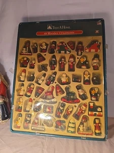 49 adornos de árbol de Navidad de madera vintage Trim A Home miniatura - Imagen 1 de 1