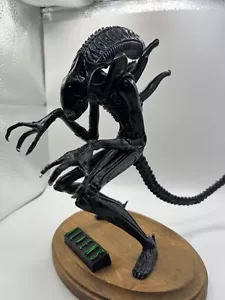 Geometric 1/8 Alien Aliens model kit custom statue painted - Picture 1 of 15