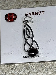 G1029~ 925 Sterling Silver & Garnet Gemstone Pendant NEW - Picture 1 of 2