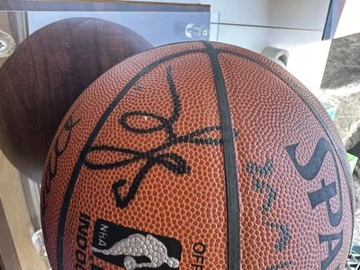 1992-1993 Los Angeles Lakers Signed BasketBall NBA - Image 1 of 4