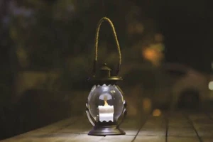 Globo de Linterna de Jardín LED Solar en Polvo Vela Llama Colgante a Mano Look Vintage - Imagen 1 de 2