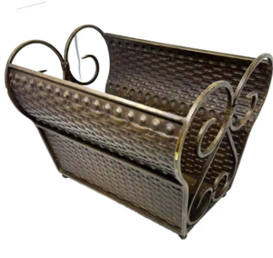 Tubo cuadrado de metal vintage y estante de cargador tejido de cesta estampado - Imagen 1 de 15