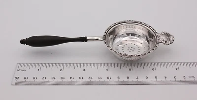 Colador de té de plata de ley A. Chick & Sons London 1976 con mango de madera Foto 1 de 4