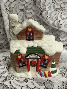 Jasco Casetta di Natale Vintage Elfi Casetta a castello illuminata - Foto 1 di 10
