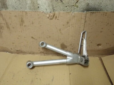 platine de cale pieds passager gauche  suzuki bandit 600 1200 2001 2004 - Imagem 1 de 2