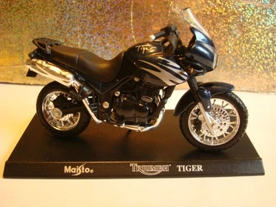 Triumph (955 i)  900 Tiger Blue   1:18 MAISTO Bliesterverpackung - Bild 1 von 3