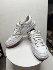 Es handelt sich um Vans Lowland CC Sneaker in weißem Leder. - Bild 1 von 6