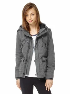 Chaqueta con Capucha Aritzia TNA Pelotón Utilidad Militar Talla Pequeña - Imagen 1 de 10