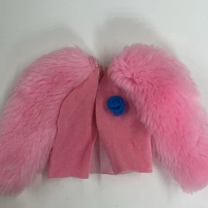 Vintage rosa Barbie Puppe Pelzmantel mit blauer Rose Kleidung Zubehör für Barbie - Bild 1 von 8