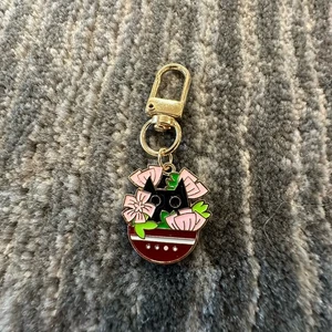 Black Cat Enamel Bag Charm Kitten Clip On Pink Floral Charm Cat Lady Gift New - Picture 1 of 6