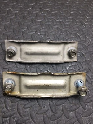 97-13 C6 Chevrolet Corvette SOPORTE DE RESORTE DE HOJA DELANTERA CON PERNOS #3 6996 Foto 1 de 3