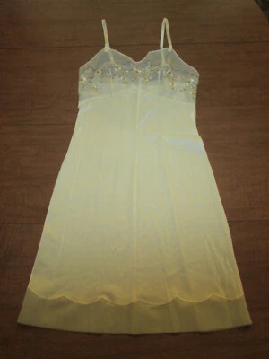 Vintage Henson Kickernick Butter Yellow Size 32 Full Slip Embroidered Scalloped - Image 1 of 4