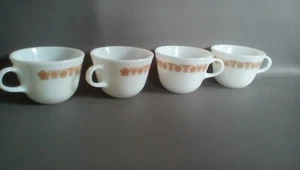 Vintage 70er Pyrex 4er Set ea Tee/Kaffeetassen im goldenen Schmetterlingsmuster - Bild 1 von 3