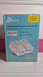 TP-LINK TL-PA4010P KIT Passthrough Powerline 600 Starter Kit Works for all NETWK - Afbeelding 1 van 4