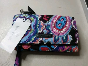 New 65.00 Vera Bradley Muti Color Wristlet Wallet With RFID Protection - Picture 1 of 15
