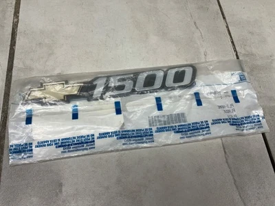 NEW OEM 1999-2003 Chevrolet Silverado 1500 Front Door Bowtie Emblem #15707431 - Image 1 of 4