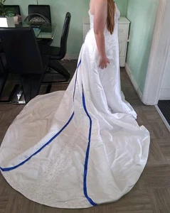 Maria Hong Brautkleid Größe 14 Elfenbein Satin Perlen Trägerlos Blau Schleppe Originalverpackt - Bild 1 von 24