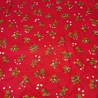 Osos y corazones Cranston de colección en tela de algodón rojo brillante vendido por yarda  Foto 1 de 2