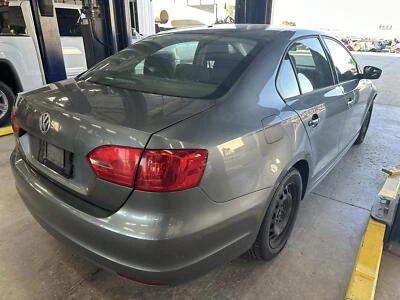 Radiador usado serve: 2013 Volkswagen Jetta exc. City 2.0L gasolina sem motor turbo - Imagem 1 de 4