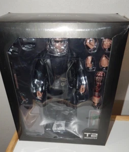 Nueva figura coleccionable de 14" Hot Toys TERMINATOR 2: JUDMENT DAY T-800 1/6 MMS117 - Imagen 1 de 11