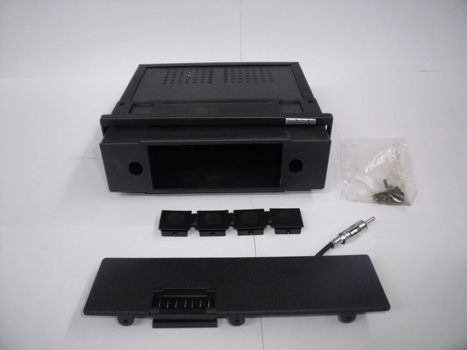 PLANCIA ESTRAIBILE PER AUTORADIO NORME DIN 7 CONTATTI