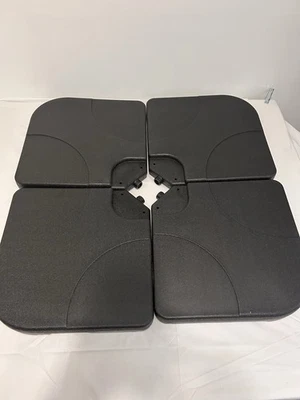 Base de paraguas de patio de plástico de 4 piezas en desplazamiento negro Foto 1 de 4