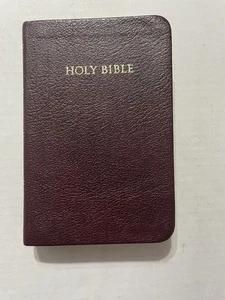 Holy Bible NKJV Personal Size Small Print - Picture 1 of 8