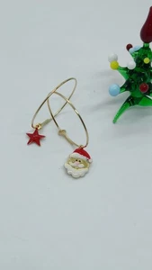 Orecchini Donna a Cerchio Argento Placcato Oro Con Babbo Natale E Stellina  - Foto 1 di 7