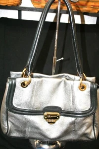 Bolso de Hombro B. Makowsky Cuero Plateado Borde Negro Forro Leopardo 14"x10" - Imagen 1 de 11