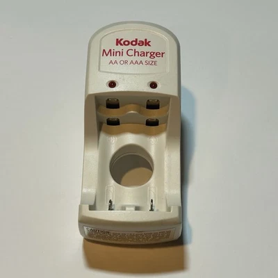 Kodak AA / AAA Mini Charger Model K630 DC 1.4V 200mA AA / DC 1.4V 100mA AAA - Image 1 of 3