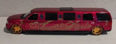 Donald Trump - Trump Estilo Maisto Die Cast Rojo Ford Excursio XLT Foto 1 de 2