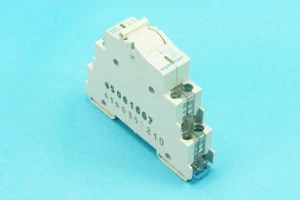 Vynckier 652633 033/35223-000 modular switch 2 poles 32 A 250 VAC - Picture 1 of 2